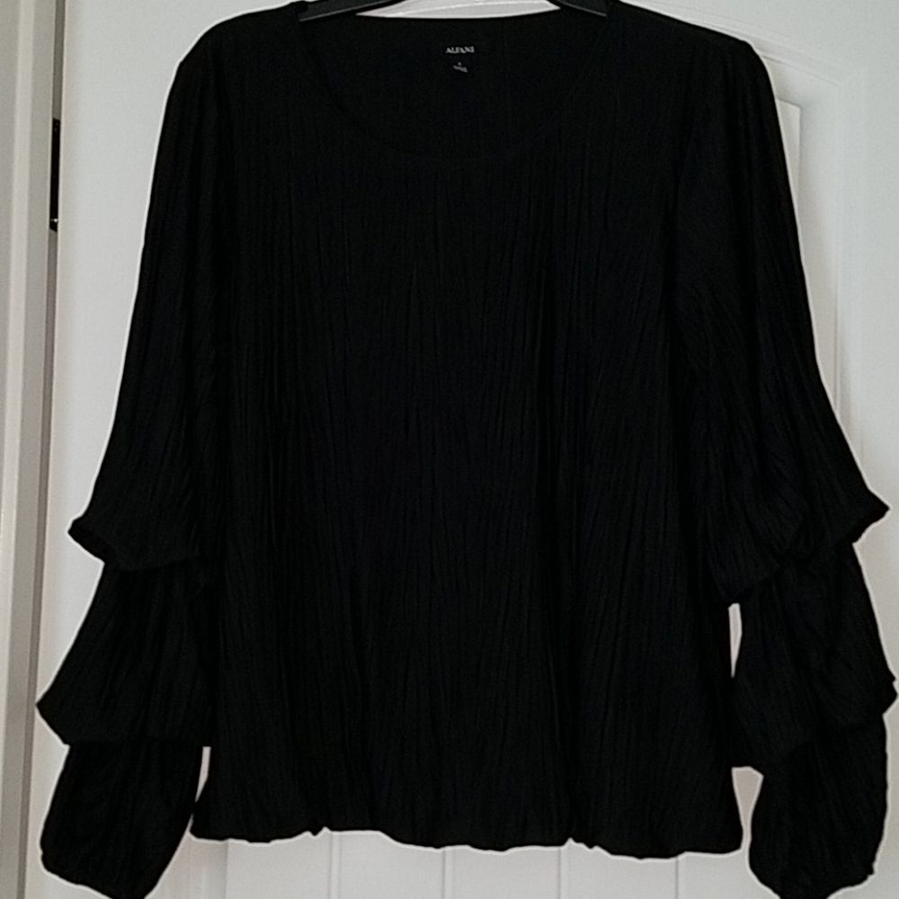 🖤Textured Bubble Sleeve Top by Alfani🖤